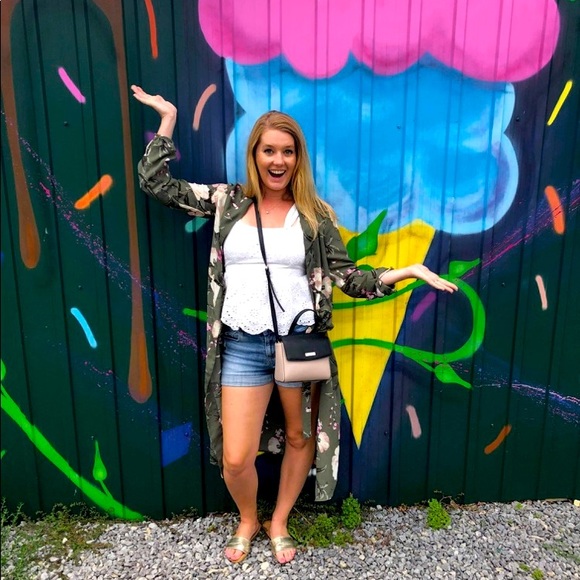 Meet your Posher, Alicia - Picture 1 of 1